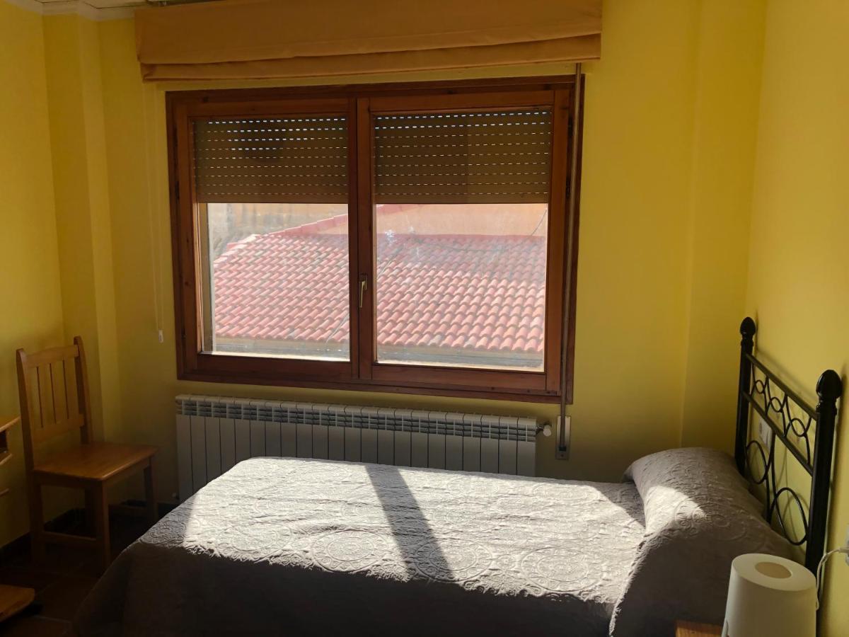 Bar Hostal Torralba De Los Sisones 外观 照片